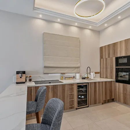 Olymp Luxury Family House فيلة *